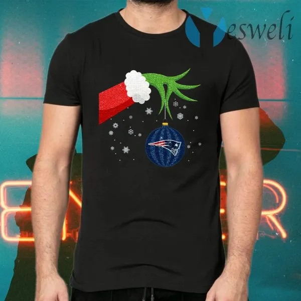 The Grinch Christmas Ornament New England Patriots T-Shirt - Image 2