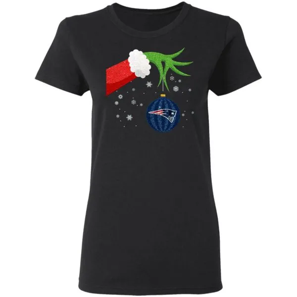 The Grinch Christmas Ornament New England Patriots T-Shirt - Image 5