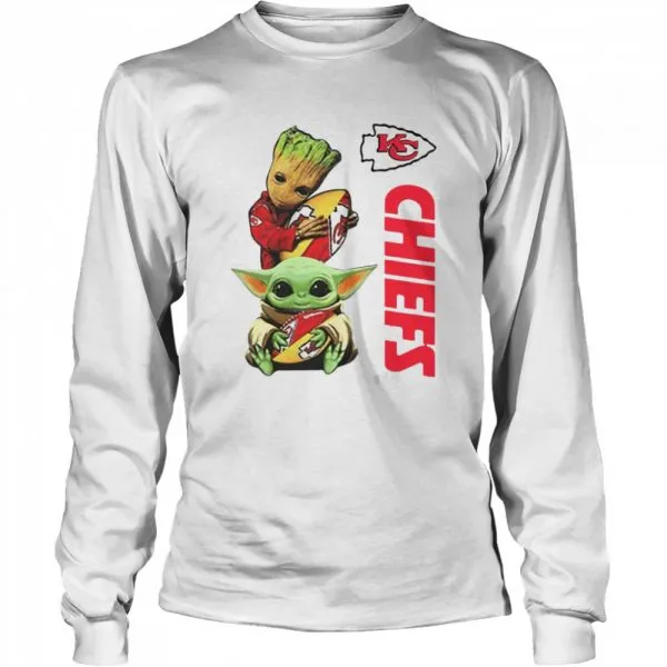 Baby Yoda And Baby Groot Hug Football Kansas City Chiefs shirt - Image 3