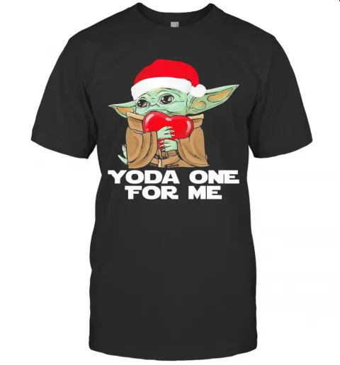 Santa Yoda Hug Heart Yoda One For Me Christmas T-Shirt Classic Mens T-shirt
