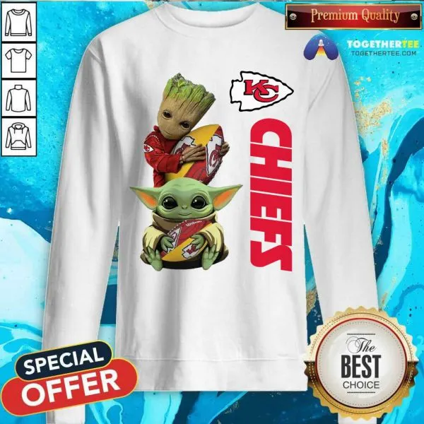Funny Baby Yoda And Baby Groot Hug Football Kansas City Chiefs Shirt - Image 4