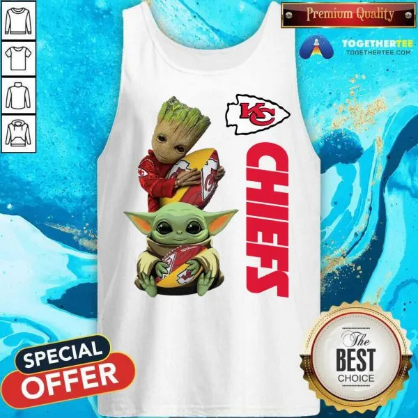Funny Baby Yoda And Baby Groot Hug Football Kansas City Chiefs Shirt - Image 3