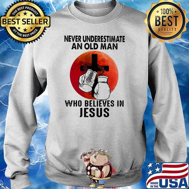 Never underestimate an old man who believes in jesus boxing blood moon Sweater