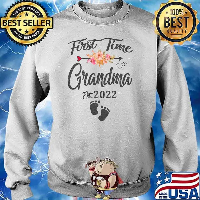 First Time Grandma 2022 Pregnancy announcement New Grandma T-Shirt Sweater