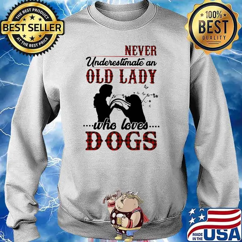 Never underestimate an old lady who loves dogs s Sweater