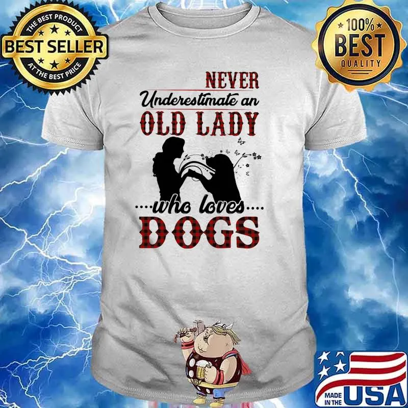 Never underestimate an old lady who loves dogs shirt