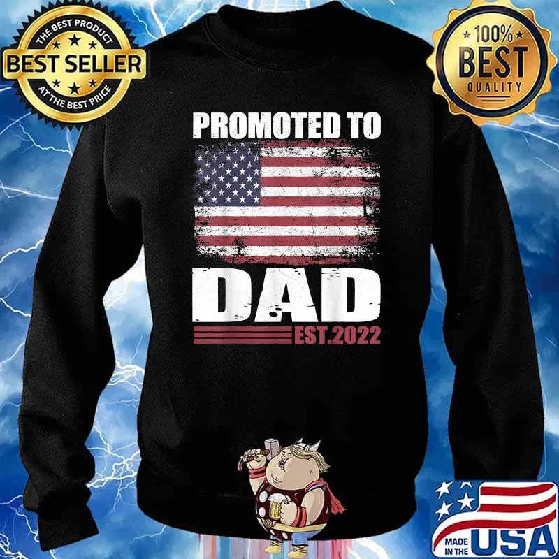 Promoted To Dad 2022 Happy Family With Vintage Flag T-Shirt Sweater