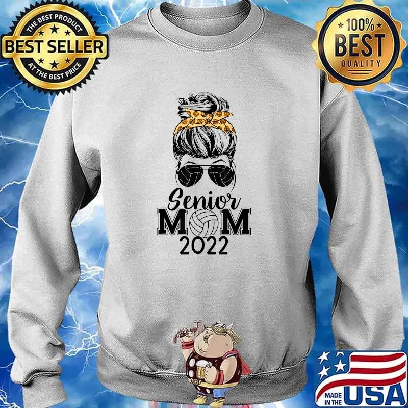Senior Mom 2022 Volleyball Messy bun T-Shirt Sweater
