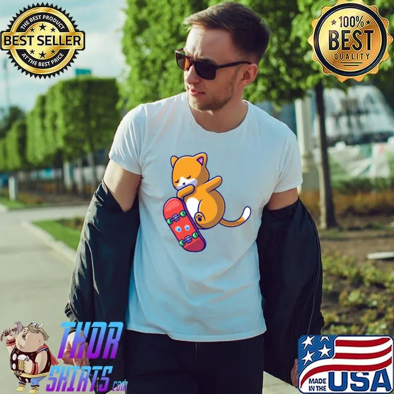 cute cat playing skateboard Classic T-Shirt