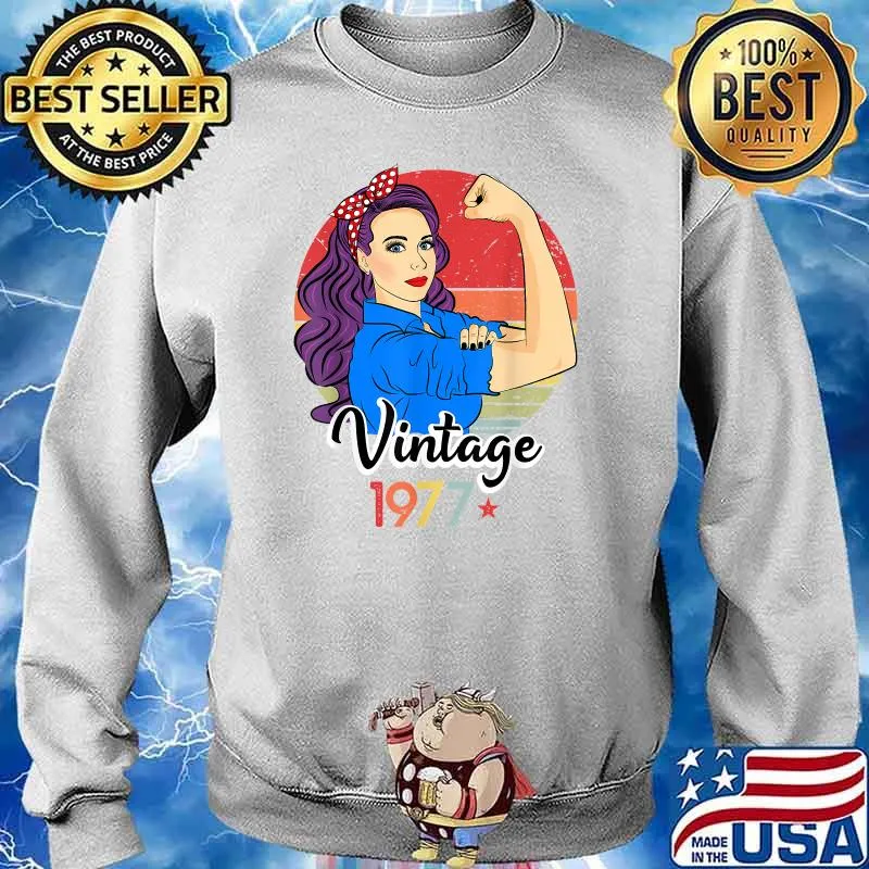 Vintage 1977 Female Strong Woman 44 Years Old 44th Birthday T-Shirt Sweater