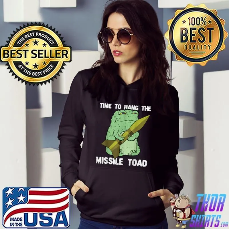 Awesome Funny Christmas Pun Festive Mistletoe Frog Toad Distressed T-Shirt