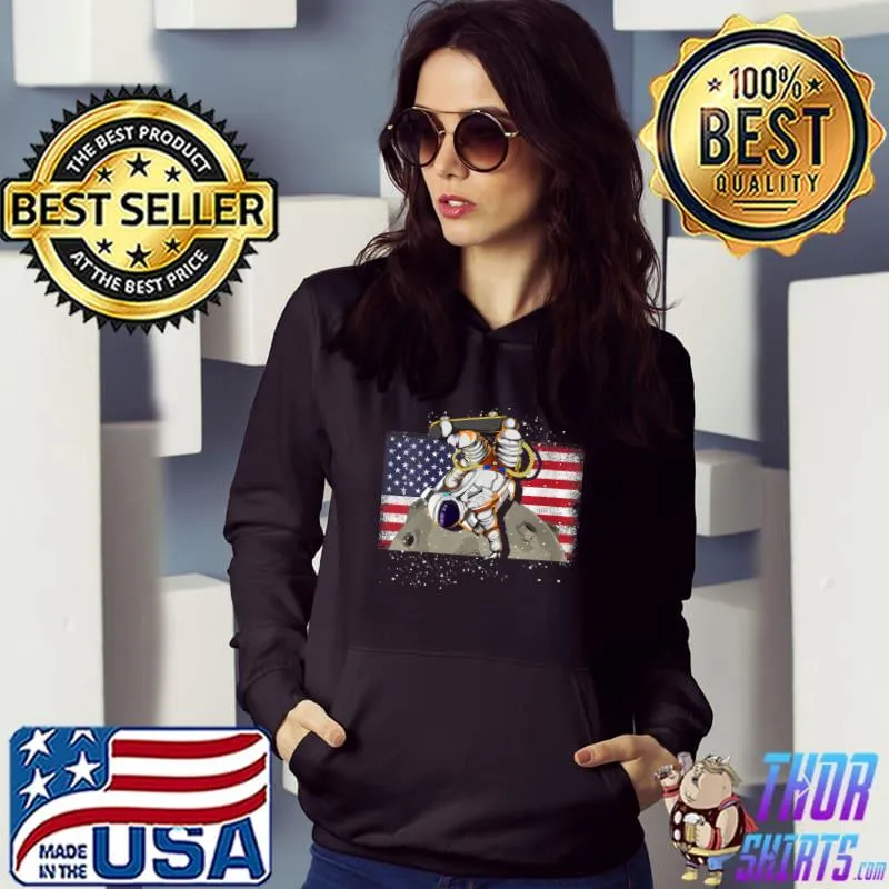 Original US Flag Skater Moon Space Skateboarding Astronaut T-Shirt