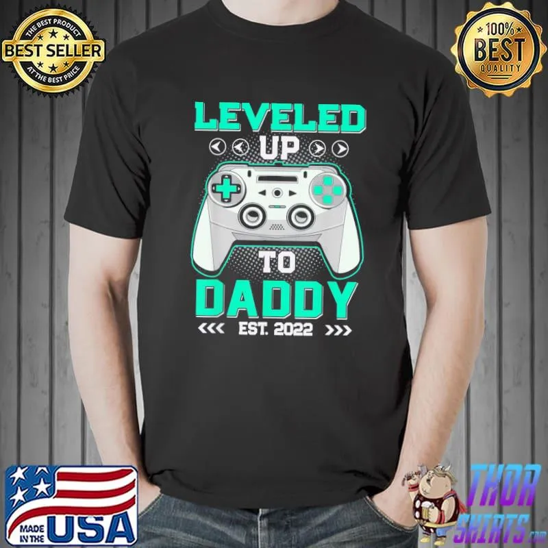 Promoted To Daddy EST. 2022 Leveled Up To Daddy Dad T-Shirt Unisex
