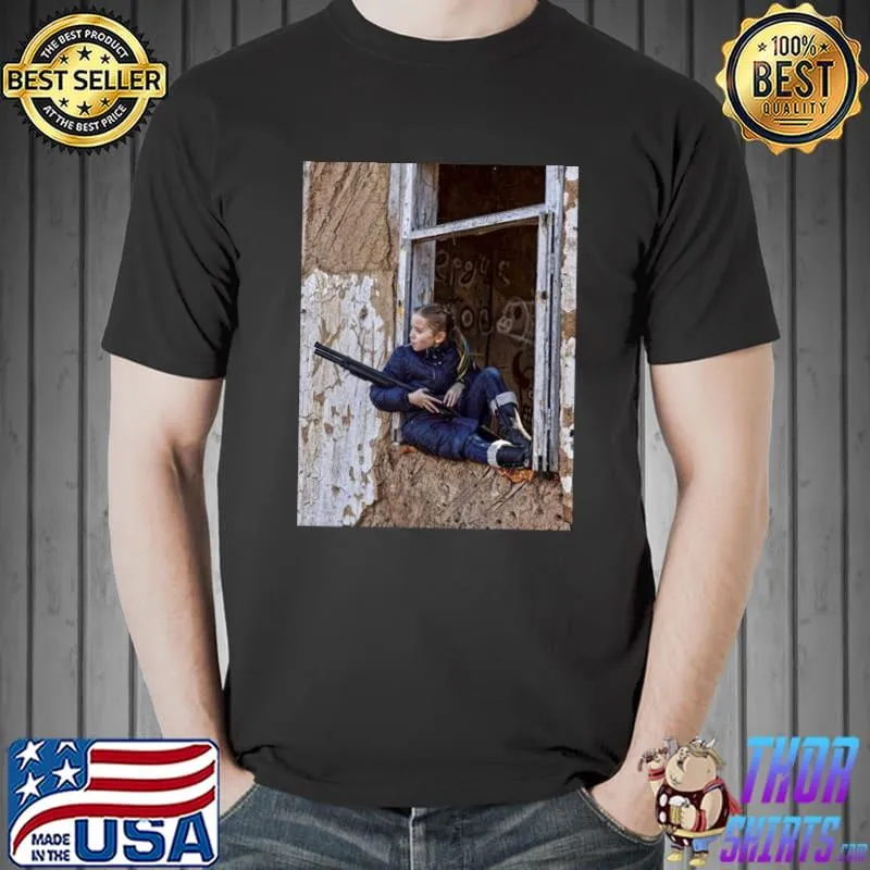 NINE YEAR OLD UKRAINIAN SNIPER WITH LOLLIPOP -BEST PHOTO OF THE YEAR 2022 Classic T-Shirt