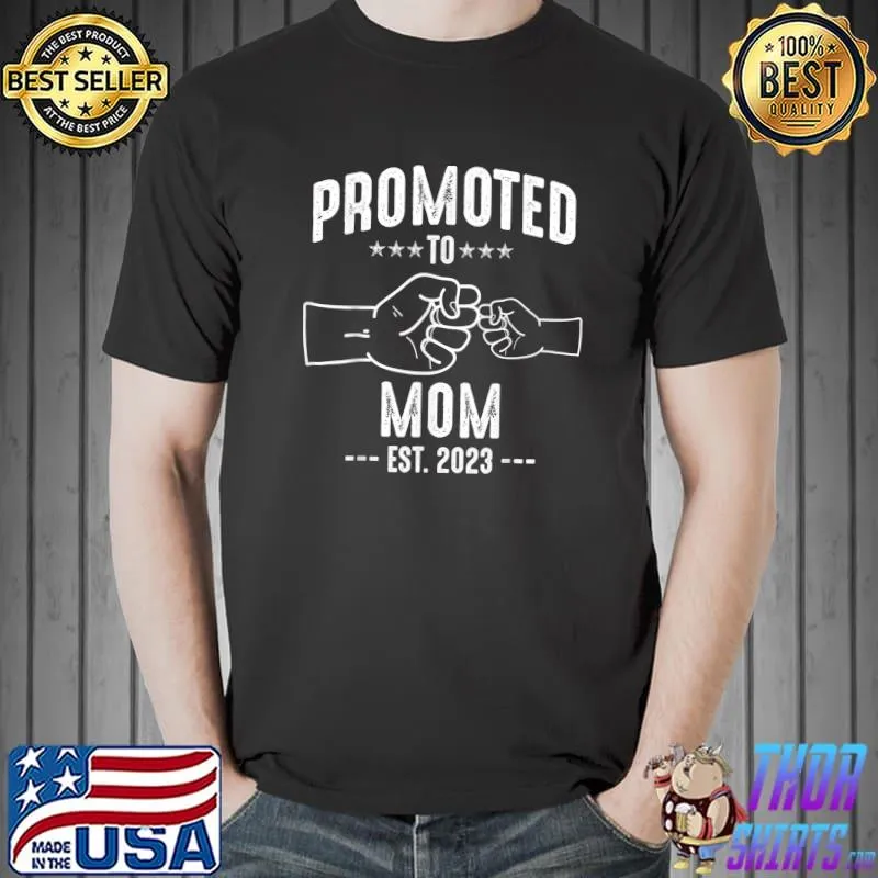 Promoted To Mom 2023 Present For First Time New Family 2023 Stars T-Shirt
