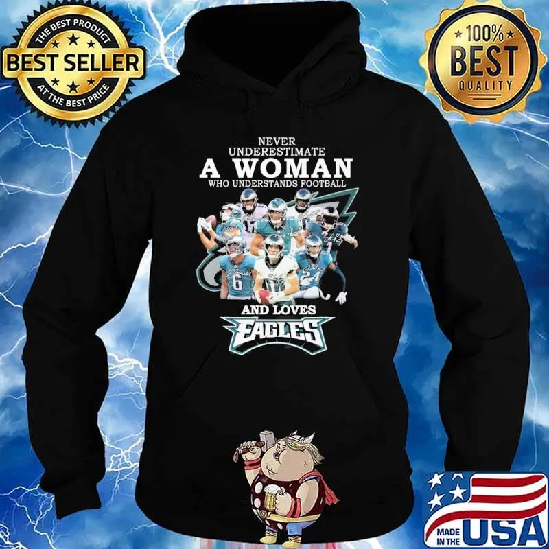 Never underestimate a woman who understands football and loves Eagles signatures s Hoodie