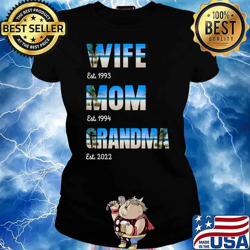 Wife est 1993 mom est 1994 grandma est 2022 beach T-Shirt Ladies tee