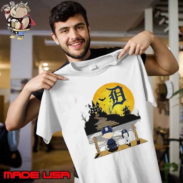 Snoopy Charlie Brown Sit Under Moon Detroit Tigers Halloween Shirt