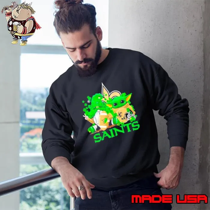 New Orleans Saints Baby Yoda Happy St.Patrick’s Day Shamrock s Sweatshirt