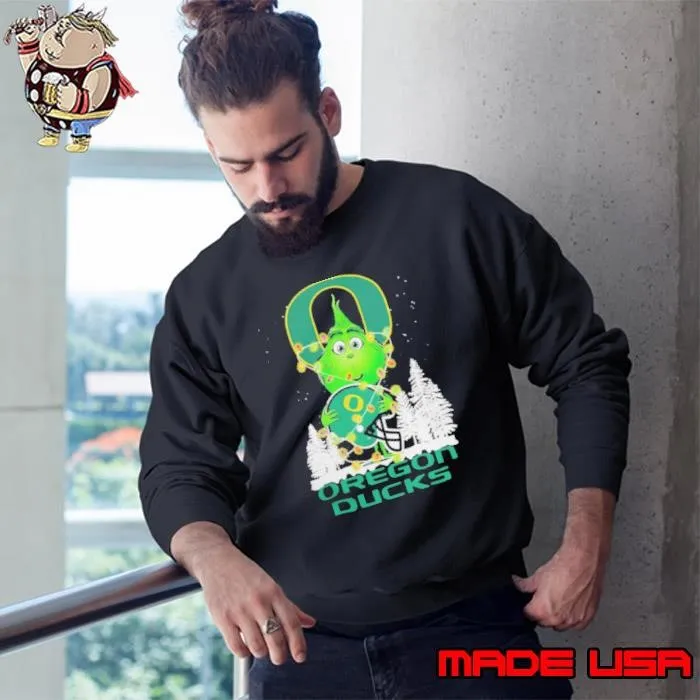 The Grinch Hug Oregon Ducks Helmet Christmas Shirt