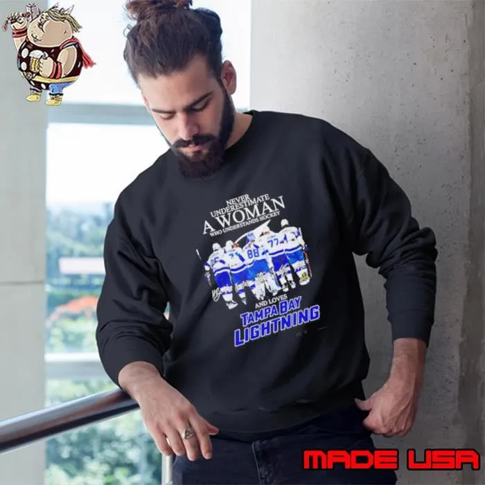 Never Underestimate A Woman Who Understands Hockey And Loves Tampa Bay Lightning Players Signatures Sweatshirt