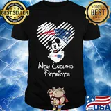 Mickey mouse hug heart new england patriots logo shirt