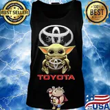 Baby yoda hug toyota s Tank top