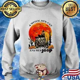 Halloween a witch her cat and her pumpkins sunset s Sweater