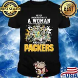 Never underestimate a woman who understands football and loves green bay packers football signatures shirt