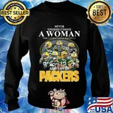 Never underestimate a woman who understands football and loves green bay packers s Sweater