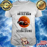 NEVER UNDERESTIMATE AN OLD MAN WHO LOVES SCUBA DIVING MOON SHIRT