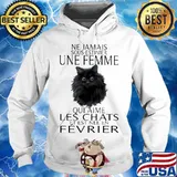 Black cat ne jamais sous estimer une femme qui aime les chats et est nee en fevtiver s Hoodie