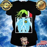 Merry christmas grinch holding skeleton s Ladies tee