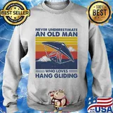 Never underestimate an old man who loves hang gliding vintage retro s Sweater