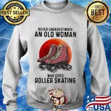 Never underestimate an old woman who loves roller skating sunset s Sweater
