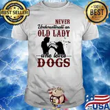 Never underestimate an old lady who loves dogs shirt