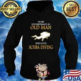 Never underestimate an old man who loves scuba diving s Hoodie