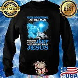 Never underestimate an old man who loves jeep and believes in jesus s Sweater