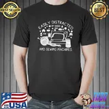 Easily Distracted By Dogs And Sewing Machines Nähmaschine Handarbeit Shirt Unisex