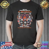 Never underestimate a woman who understands football and loves auburn tigers signatures s Unisex