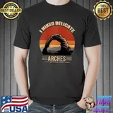 Vintage I Hiked Delicate Arches National Park Hiker Retro Raglan Baseball T-s Unisex