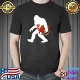Bigfoot Hold Chicken Thanksgiving Shirt Unisex