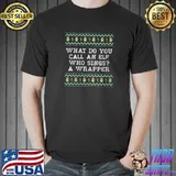 Funny elf Who Sings Is A Wrapper Christmas Dad Jokes Xmas T-s Unisex
