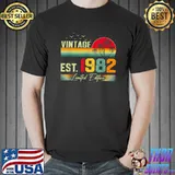 Best 40 Years Old Awesome Vintage 1982 Retro 40th Birthday Party T-Shirt