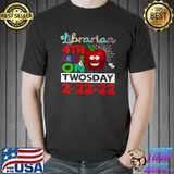 Awesome School Librarian Teacher 4th Grade Twosday T-Shirt Unisex