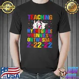Awesome Teaching 2nd Grade On Twosday 22222 22nd 2022 Bunnies Cool T-Shirt Unisex