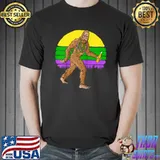 Funny Mardi Gras Bigfoot Beads & Beer Sasquatch Fat Tuesday T-shirt