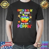 Nice Happy 100 Days Of School 1st Grade And Still Poppin Pop it T-Shirt