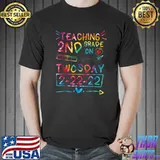 Original Teaching 2nd Grade On Twosday 2-22-22 22nd February 2022 T-Shirt