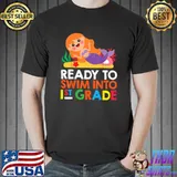 Top Ready To Swim Into 1st Grade Mermaid Back To School Kid Gift T-Shirt Unisex